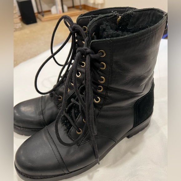 UGG Kilmer II Black Combat Moto Boots w/ Chunky Sole and Exposed Shearling Sz 9 - Picture 7 of 14